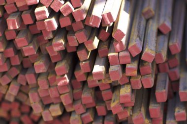 Metal ürünleri, Rusya depodaki paketleri meydanda metal profil