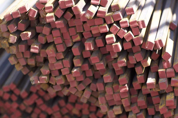 Metal ürünleri, Rusya depodaki paketleri meydanda metal profil