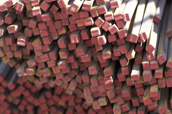 Metal ürünleri, Rusya depodaki paketleri meydanda metal profil