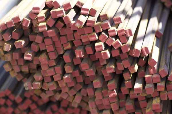 Metal ürünleri, Rusya depodaki paketleri meydanda metal profil