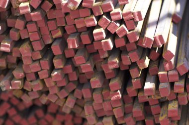 Metal ürünleri, Rusya depodaki paketleri meydanda metal profil