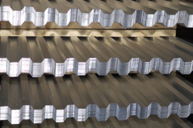 Galvanizli sac metal ürünler depoda Rusya paketlerine profilli