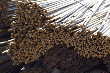 Metal profiller farklı türde metal ürünler depoda, Rusya bulunur