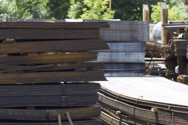 Metal profiller farklı türde metal ürünler depoda, Rusya bulunur