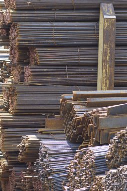 Metal profiller farklı türde metal ürünler depoda bulunan