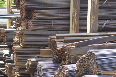 Metal profiller farklı türde metal ürünler depoda bulunan