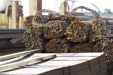 Metal profiller farklı türde metal ürünler depoda bulunan