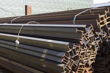 Metal profiller farklı türde metal ürünler depoda bulunan