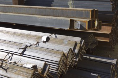 Metal profiller farklı türde metal ürünler depoda bulunan