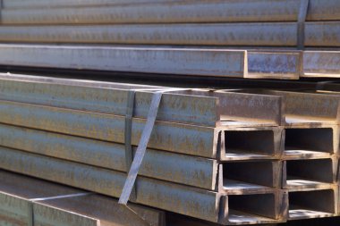 Metal profiller farklı türde metal ürünler depoda bulunan