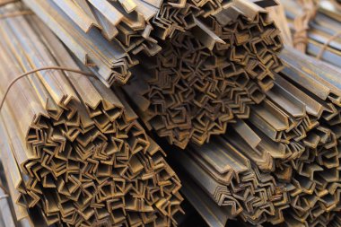 Metal profil açısı depodaki paketlerine metal ürünleri, Rusya Federasyonu