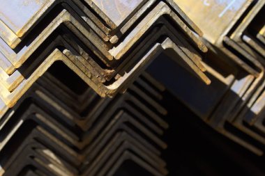 Metal profil açısı depodaki paketlerine metal ürünleri, Rusya Federasyonu