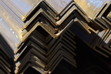 Metal profil açısı depodaki paketlerine metal ürünleri, Rusya Federasyonu