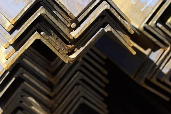 Metal profil açısı depodaki paketlerine metal ürünleri, Rusya Federasyonu