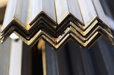 Metal profil açısı depodaki paketlerine metal ürünleri, Rusya Federasyonu