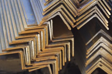 Metal profil açısı depodaki paketlerine metal ürünleri, Rusya Federasyonu