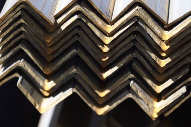 Metal profil açısı depodaki paketlerine metal ürünleri, Rusya Federasyonu