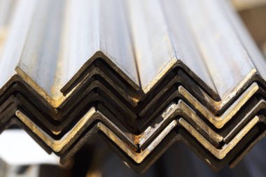 Metal profil açısı depodaki paketlerine metal ürünleri, Rusya Federasyonu