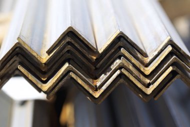 Metal profil açısı depodaki paketlerine metal ürünleri, Rusya Federasyonu