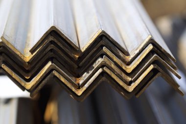 Metal profil açısı depodaki paketlerine metal ürünleri, Rusya Federasyonu