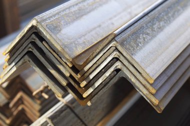 Metal profil açısı depodaki paketlerine metal ürünleri, Rusya Federasyonu