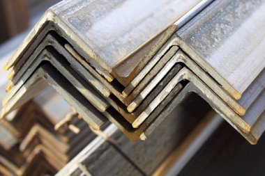 Metal profil açısı depodaki paketlerine metal ürünleri, Rusya Federasyonu