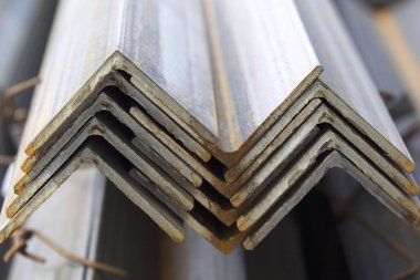 Metal profil açısı metal ürünlerin depodaki paketlerinde