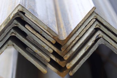 Metal profil açısı depodaki paketlerine metal ürünleri, Rusya Federasyonu