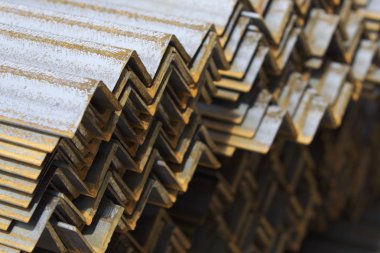 Metal profil açısı depodaki paketlerine metal ürünleri, Rusya Federasyonu