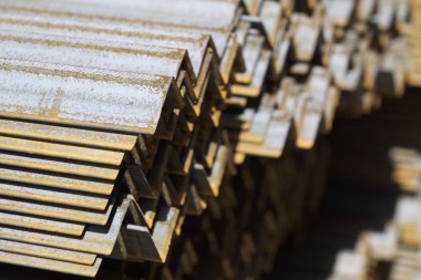 Metal profil açısı depodaki paketlerine metal ürünleri, Rusya Federasyonu