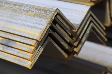 Metal profil açısı depodaki paketlerine metal ürünleri, Rusya Federasyonu