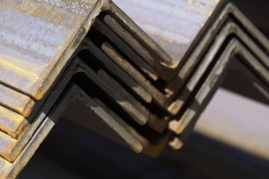 Metal profil açısı metal ürünlerin depodaki paketlerinde