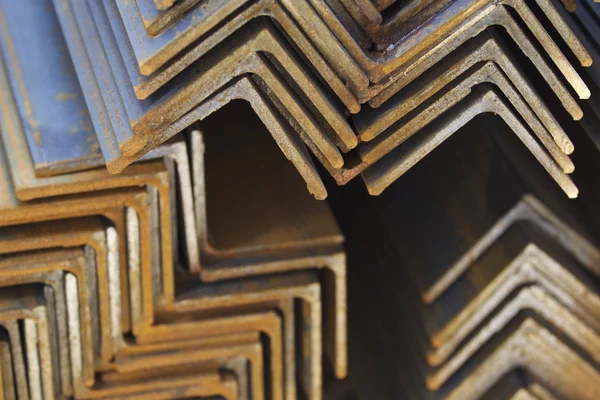 Metal profil açısı depodaki paketlerine metal ürünleri, Rusya Federasyonu