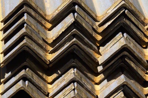 Metal profil açısı depodaki paketlerine metal ürünleri, Rusya Federasyonu