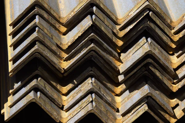 Metal profil açısı depodaki paketlerine metal ürünleri, Rusya Federasyonu