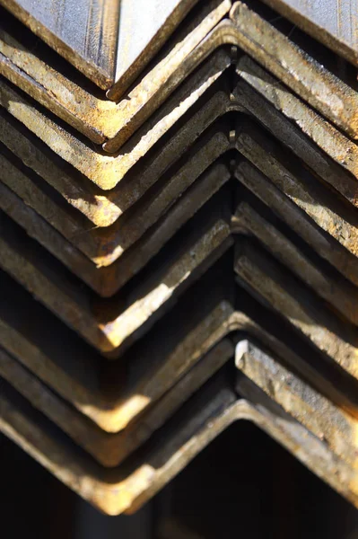 Metal profil açısı depodaki paketlerine metal ürünleri, Rusya Federasyonu