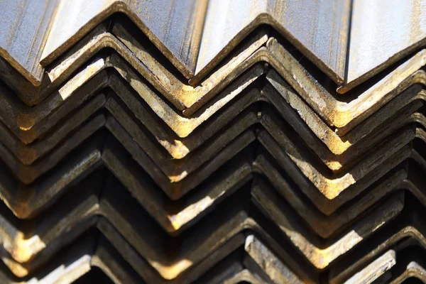 Metal profil açısı depodaki paketlerine metal ürünleri, Rusya Federasyonu