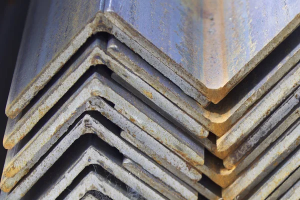 Metal profil açısı depodaki paketlerine metal ürünleri, Rusya Federasyonu