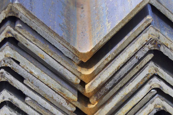 Metal profil açısı depodaki paketlerine metal ürünleri, Rusya Federasyonu