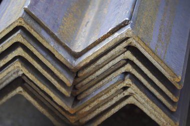 Metal profil açısı metal ürünlerin depodaki paketlerinde