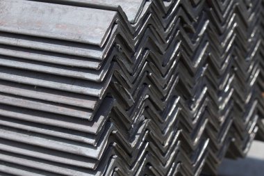 Metal profil açısı depodaki paketlerine metal ürünleri, Rusya Federasyonu