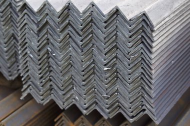 Metal profil açısı metal ürünlerin depodaki paketlerinde
