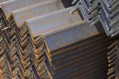 Metal profil açısı depodaki paketlerine metal ürünleri, Rusya Federasyonu