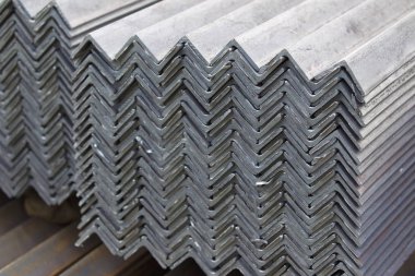 Metal profil açısı depodaki paketlerine metal ürünleri, Rusya Federasyonu