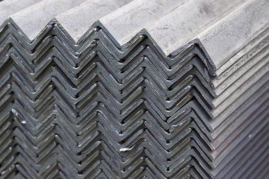 Metal profil açısı depodaki paketlerine metal ürünleri, Rusya Federasyonu