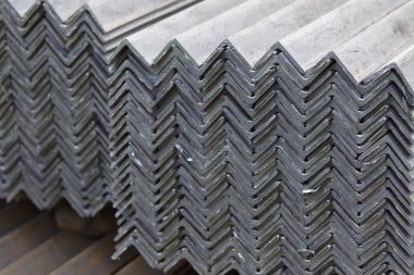 Metal profil açısı depodaki paketlerine metal ürünleri, Rusya Federasyonu