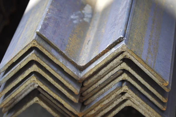 Metal profil açısı depodaki paketlerine metal ürünleri, Rusya Federasyonu