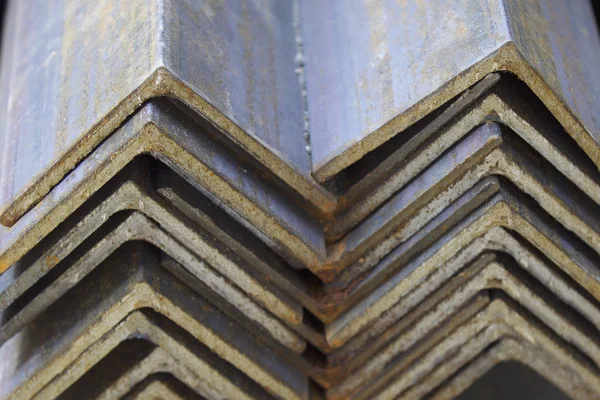 Metal profil açısı depodaki paketlerine metal ürünleri, Rusya Federasyonu