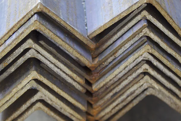 Metal profil açısı depodaki paketlerine metal ürünleri, Rusya Federasyonu