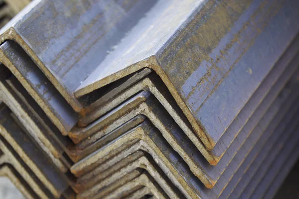 Metal profil açısı depodaki paketlerine metal ürünleri, Rusya Federasyonu